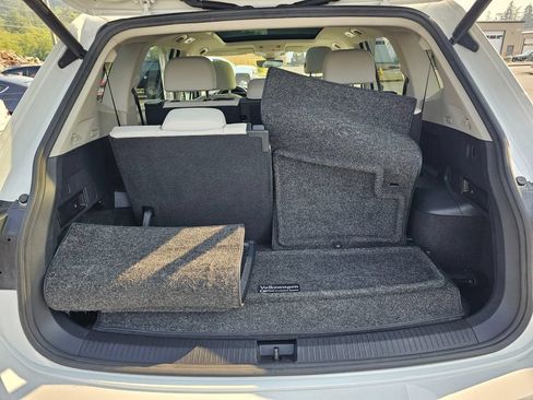 Used 2021 Volkswagen Tiguan SEL w/ 3rd Row Seat Package AWD/4WD image 16