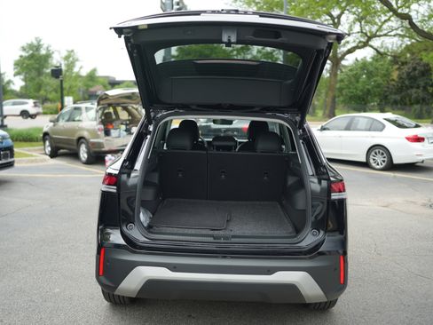 Used 2025 Volkswagen Tiguan SE AWD/4WD image 7