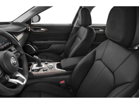 Used 2020 Alfa Romeo Giulia w/ Nero Edizione RWD image 11