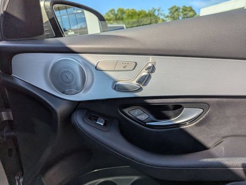 Used 2019 Mercedes-Benz GLC 300 4MATIC image 32