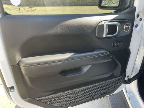 Used 2021 Jeep Gladiator Overland w/ Cold Weather Group image 10