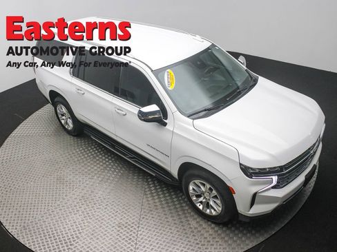 Used 2023 Chevrolet Suburban Premier image 3