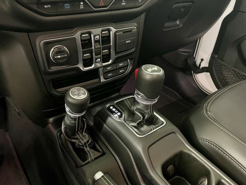 Used 2023 Jeep Wrangler Sahara image 23