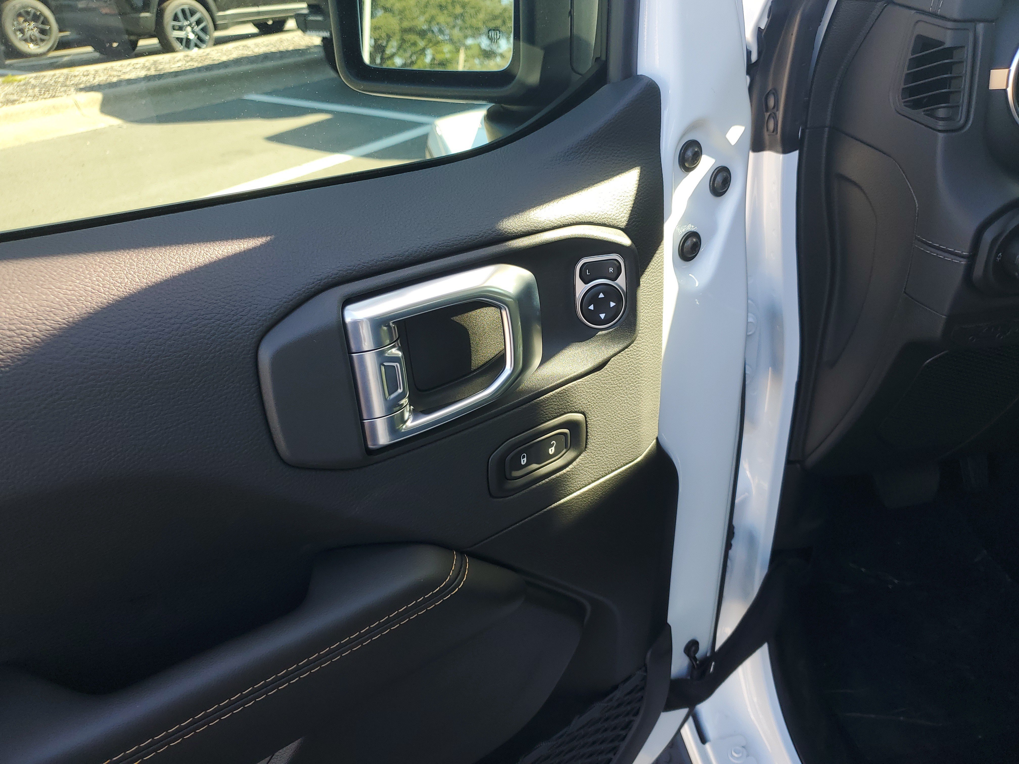 New 2027 Jeep Wrangler Unlimited Sahara AWD/4WD image 12