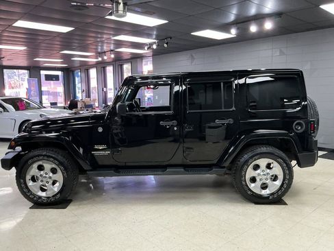 Used 2015 Jeep Wrangler Unlimited Sahara w/ Connectivity Group AWD/4WD image 7