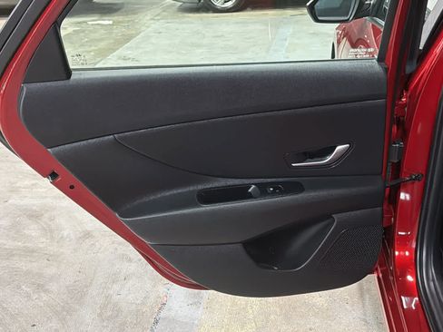 Used 2023 Hyundai Elantra SE FWD image 20