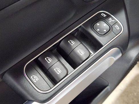 Used 2023 Mercedes-Benz EQB 300 4MATIC image 43