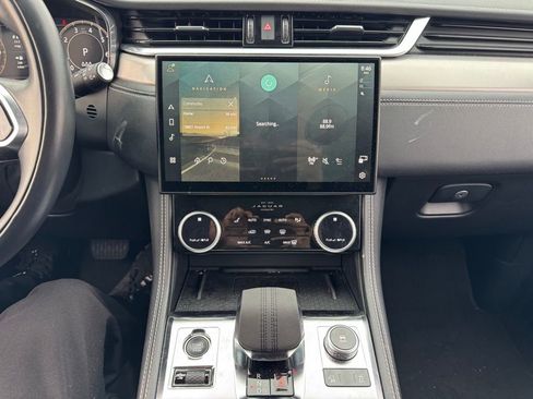 Used 2024 Jaguar F-PACE R-Dynamic S image 9