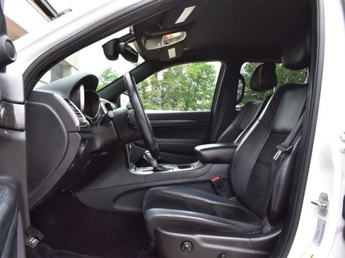 Used 2018 Jeep Grand Cherokee Altitude AWD/4WD image 12