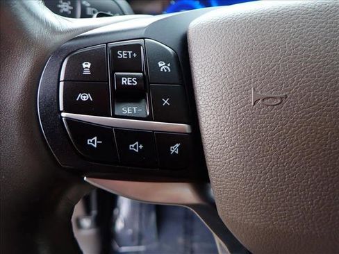 Used 2020 Ford Explorer Platinum w/ Premium Technology Package image 17