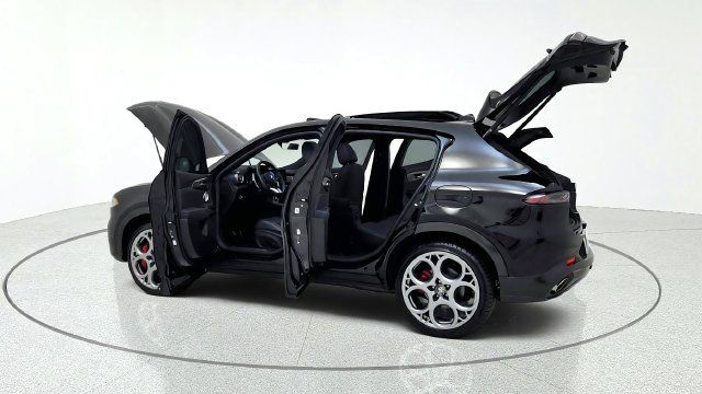 Used 2024 Alfa Romeo Tonale Veloce AWD/4WD image 16