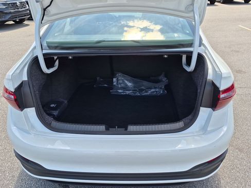 Used 2026 Volkswagen Jetta SE FWD image 31