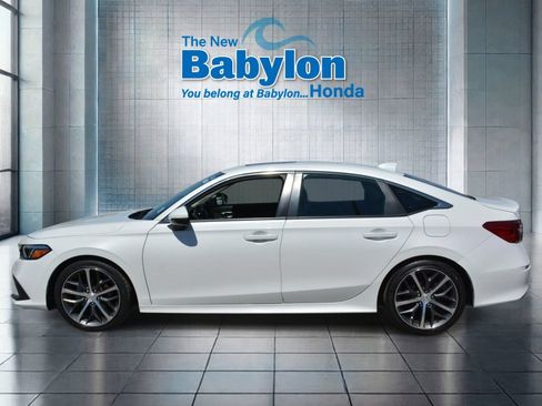 Used 2023 Honda Civic Touring image 2