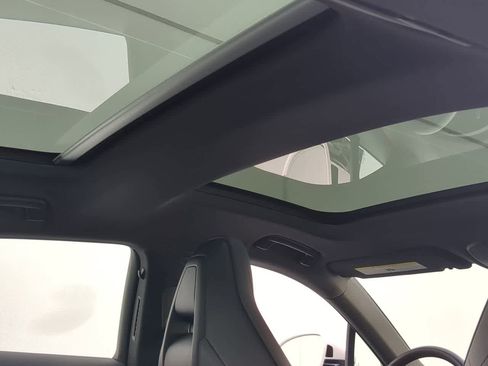 Used 2025 Porsche Panamera image 23