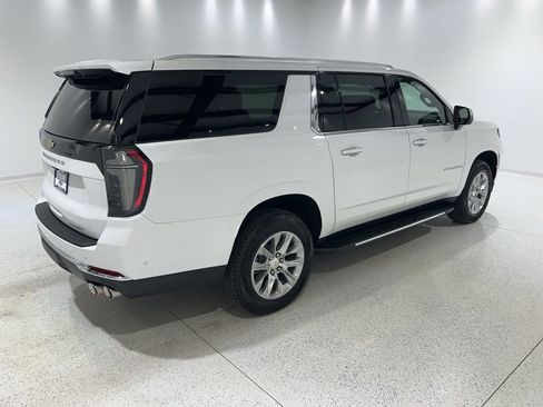 New 2025 Chevrolet Suburban Premier image 5