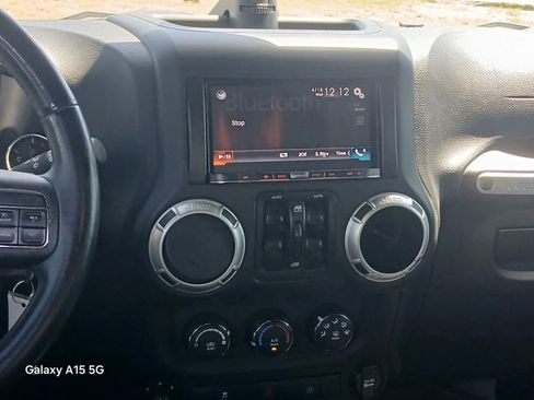 Used 2016 Jeep Wrangler Unlimited Sahara w/ Connectivity Group AWD/4WD image 25
