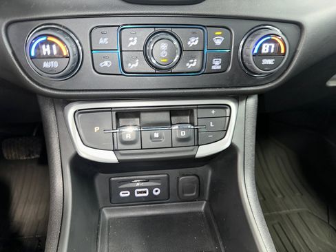 Certified 2022 GMC Terrain SLE w/ Driver Convenience Package image 17