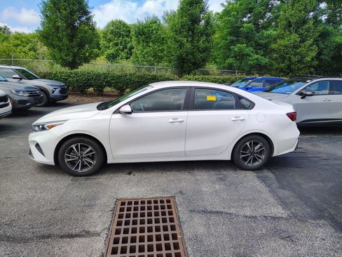 Used 2023 Kia Forte LXS FWD image 9