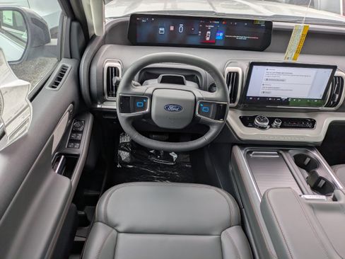 New 2025 Ford Expedition Active image 15