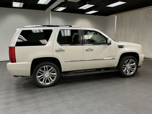 Used 2010 Cadillac Escalade Premium AWD/4WD image 6