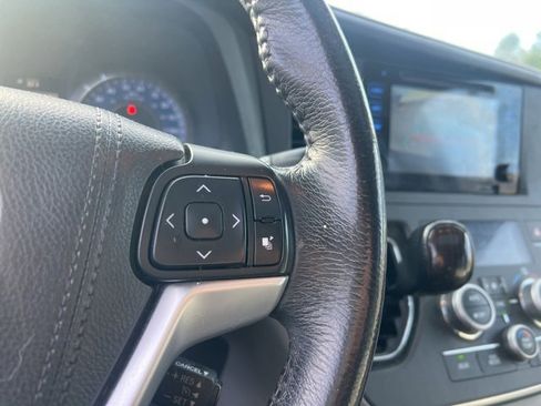 Used 2017 Toyota Sienna XLE w/ XLE Navigation Package image 18