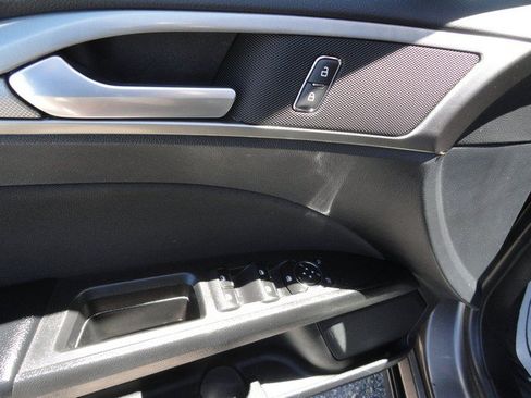 Used 2019 Ford Fusion SE AWD/4WD image 12