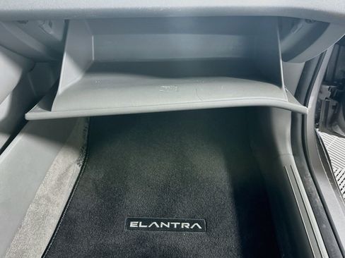 Used 2022 Hyundai Elantra SEL w/ Convenience + Premium Package FWD image 32