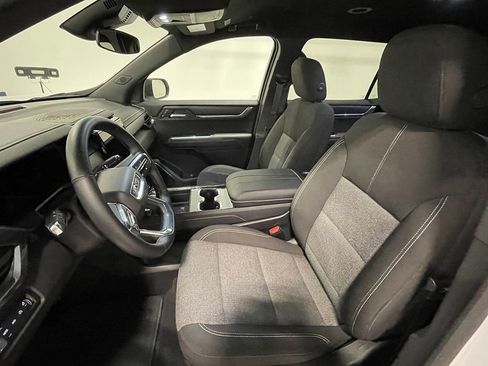 Used 2025 GMC Acadia Elevation image 3