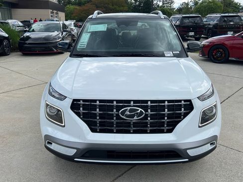 New 2025 Hyundai Venue Limited image 2