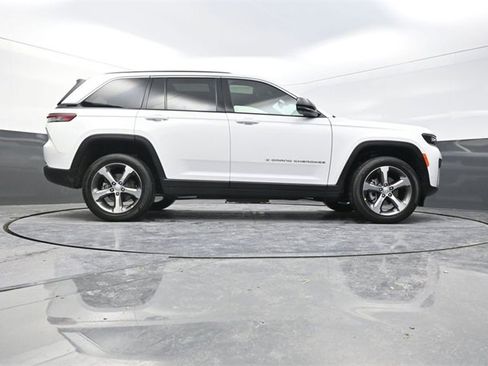 New 2026 Jeep Grand Cherokee Limited w/ Luxury Tech Group II image 24