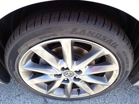 Used 2018 MAZDA MAZDA3 Touring FWD image 9