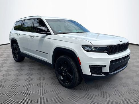 Used 2024 Jeep Grand Cherokee L Limited w/ Black Appearance Package RWD image 4