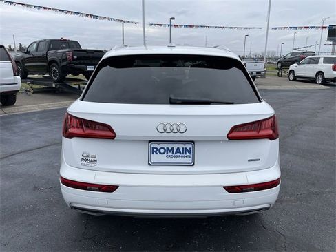 Used 2020 Audi Q5 2.0T Premium w/ Convenience Package image 4