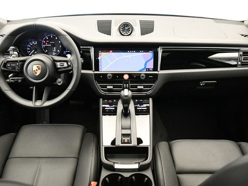 Certified 2026 Porsche Macan AWD/4WD image 22