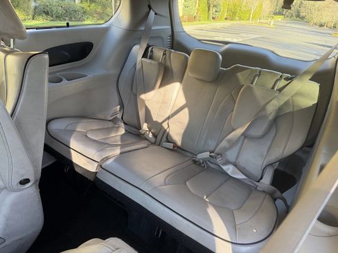 Used 2018 Chrysler Pacifica Limited w/ Advanced Safetytec Group image 22