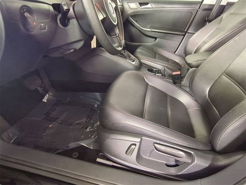 Used 2014 Volkswagen Jetta SE image 16
