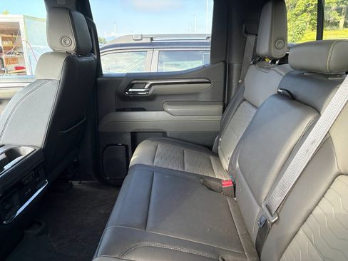 Used 2022 Chevrolet Silverado 1500 ZR2 w/ Technology Package AWD/4WD image 8