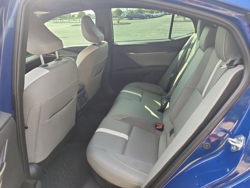 Used 2025 Toyota Camry SE w/ Convenience Package FWD image 13
