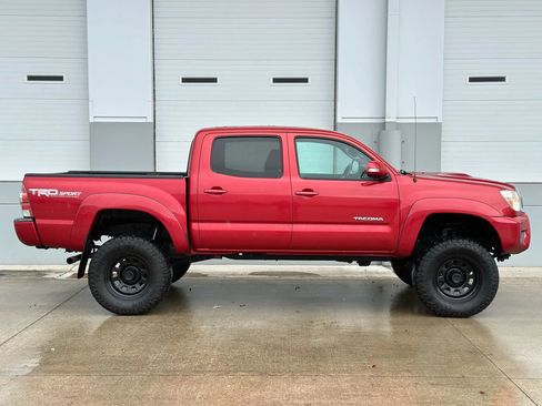 Used 2015 Toyota Tacoma Pickup 4D 5 ft w/ TRD Sport Package image 6