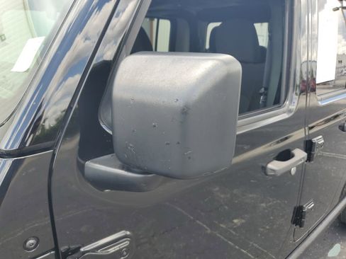 Used 2023 Jeep Gladiator Sport AWD/4WD image 11