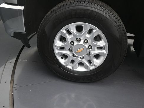 Used 2021 Chevrolet Silverado 2500 LTZ AWD/4WD image 9