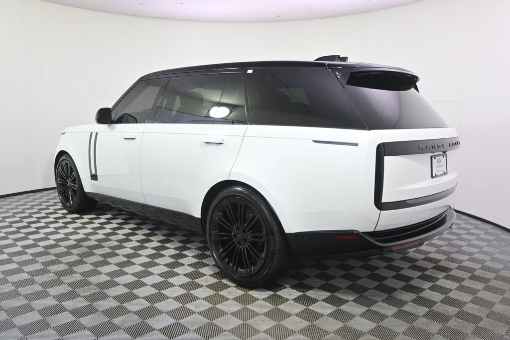 Used 2026 Land Rover Range Rover Long Wheelbase SE AWD/4WD image 3