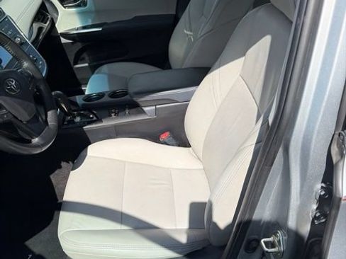 Used 2015 Toyota Avalon XLE FWD image 3