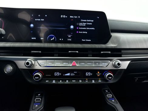 Used 2024 Kia Telluride EX w/ EX Captain's Chair Package image 25