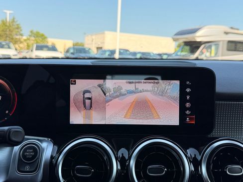 Used 2022 Mercedes-Benz GLB 250 image 4
