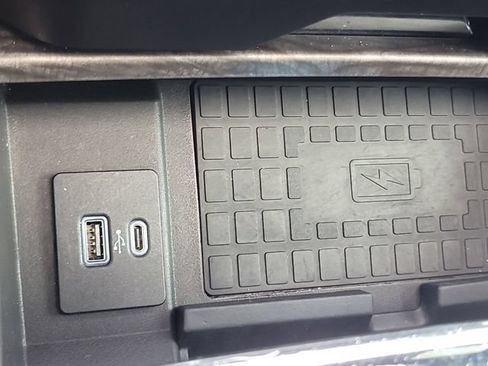 Used 2020 Ford Expedition Limited w/ Equipment Group 301A AWD/4WD image 33