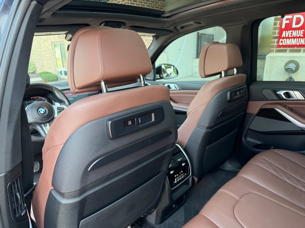 Used 2019 BMW X5 xDrive50i w/ M Sport Package AWD/4WD image 16