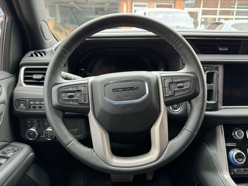 Used 2024 GMC Yukon XL Denali image 12