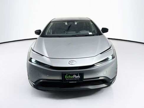 Used 2025 Toyota Prius LE FWD image 2