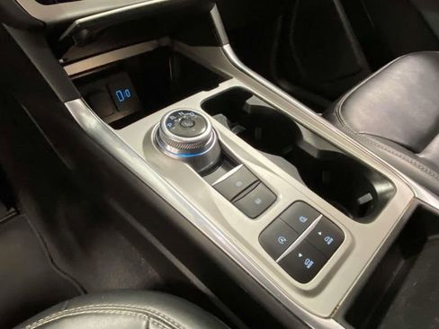 Used 2023 Ford Explorer XLT image 16